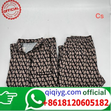 qiqiyg.com Grossista Certificato Marchio di Moda Ufficiale | Borse, Abbigliamento, Scarpe all'Ingrosso 2026 QC027